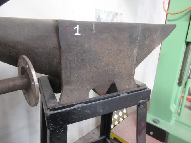 INCUDINE CAST IRON ANVIL